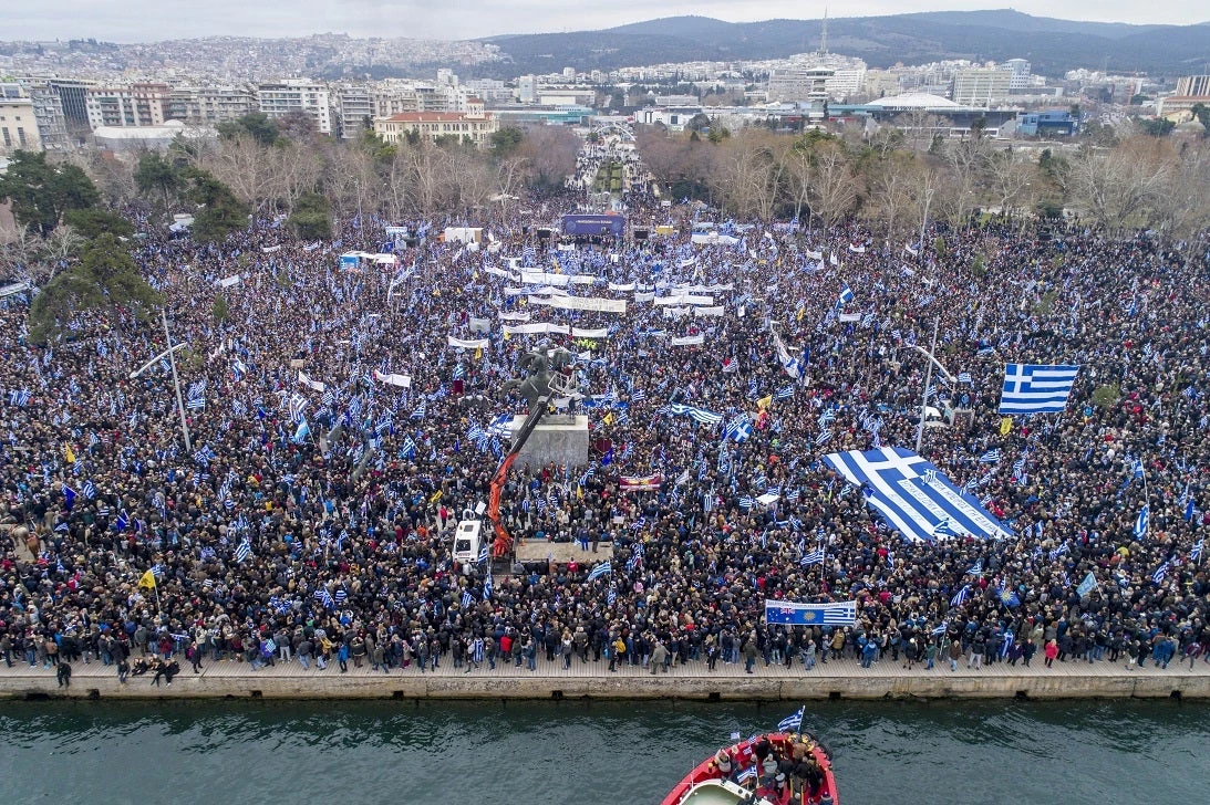 «Σεισμός» στο Μέγαρο Μαξίμου από το συλλαλητήριο της Θεσσαλονίκης – Τρέχουν να κάνουν έκτακτες συσκέψεις μπας και… σωθούν